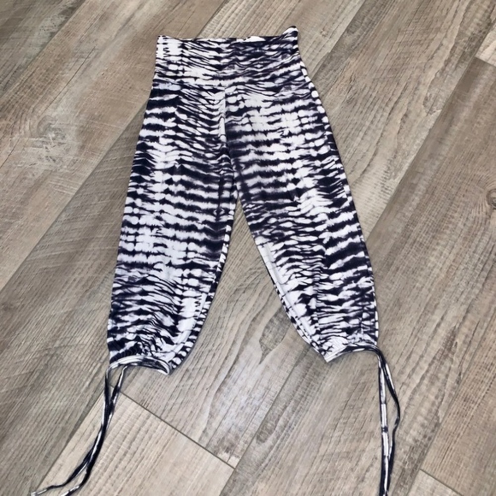 Onzie girls black white tie dye gypsy leggings 6